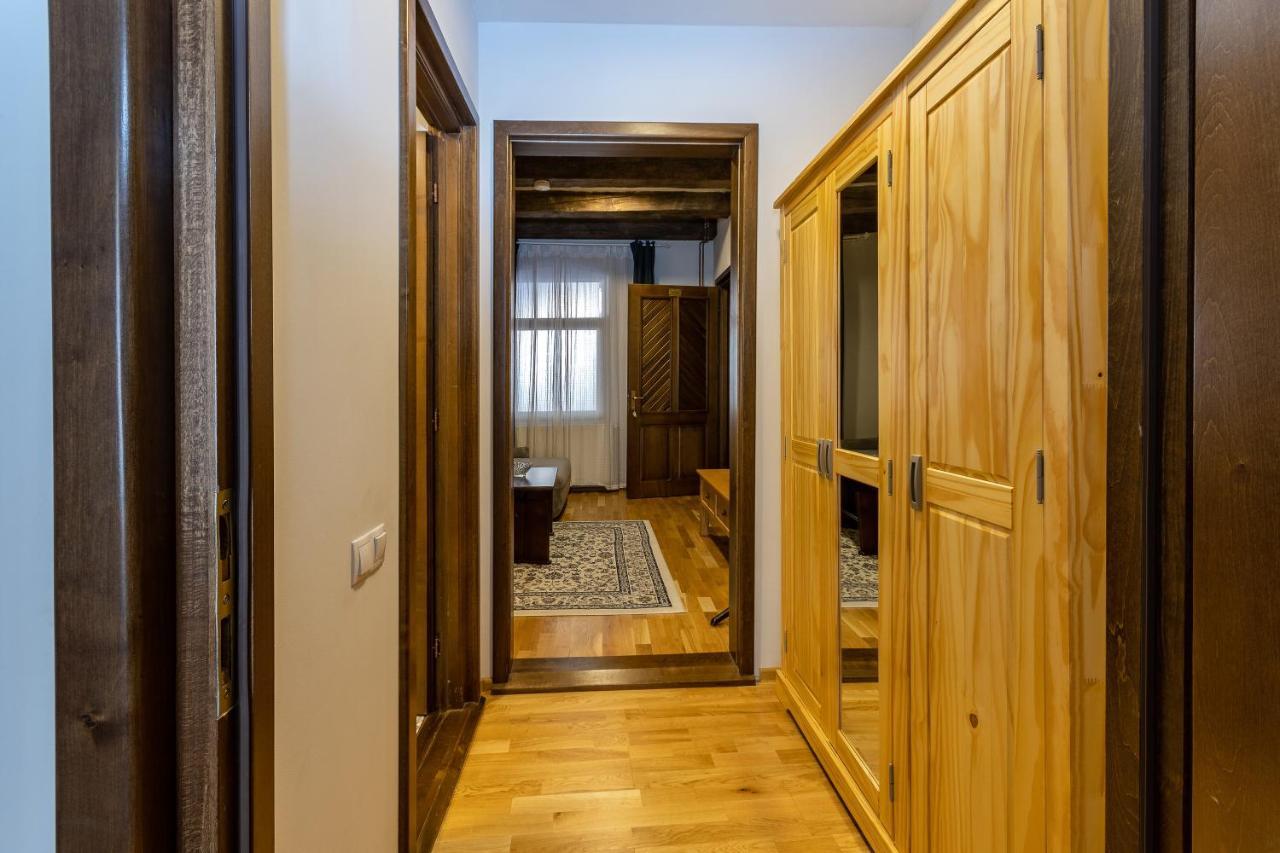 Wood House Republicii Hotel Брашов Екстериор снимка