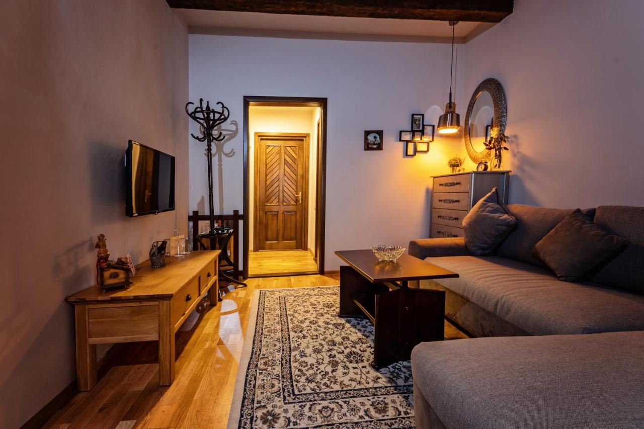 Wood House Republicii Hotel Брашов Екстериор снимка