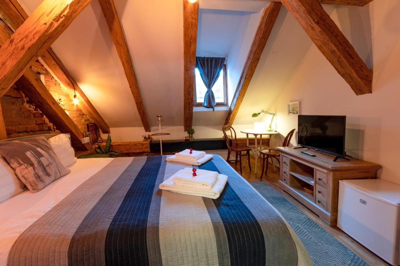Wood House Republicii Hotel Брашов Екстериор снимка