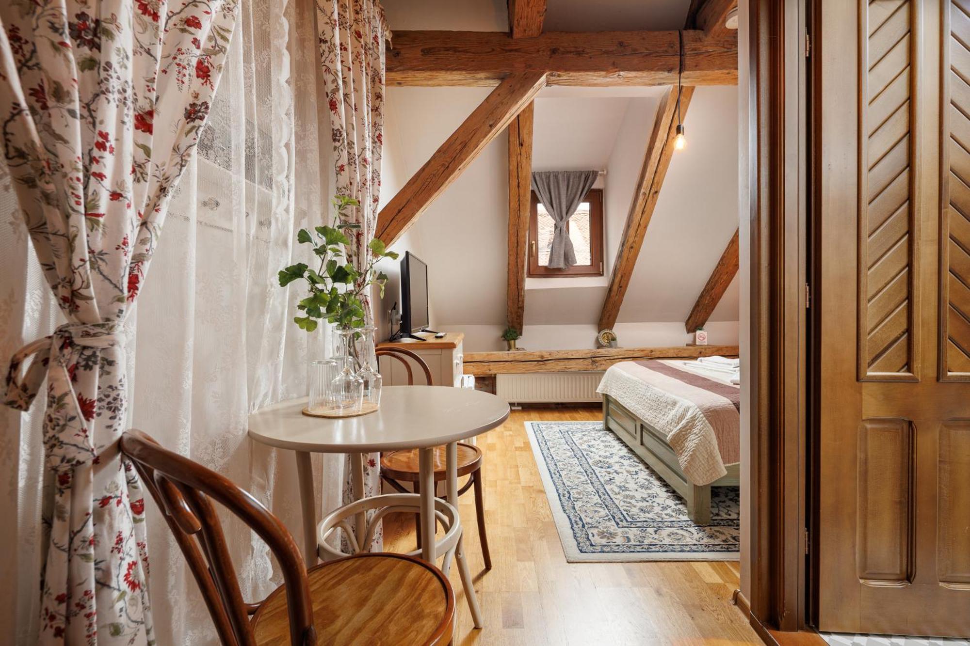 Wood House Republicii Hotel Брашов Екстериор снимка