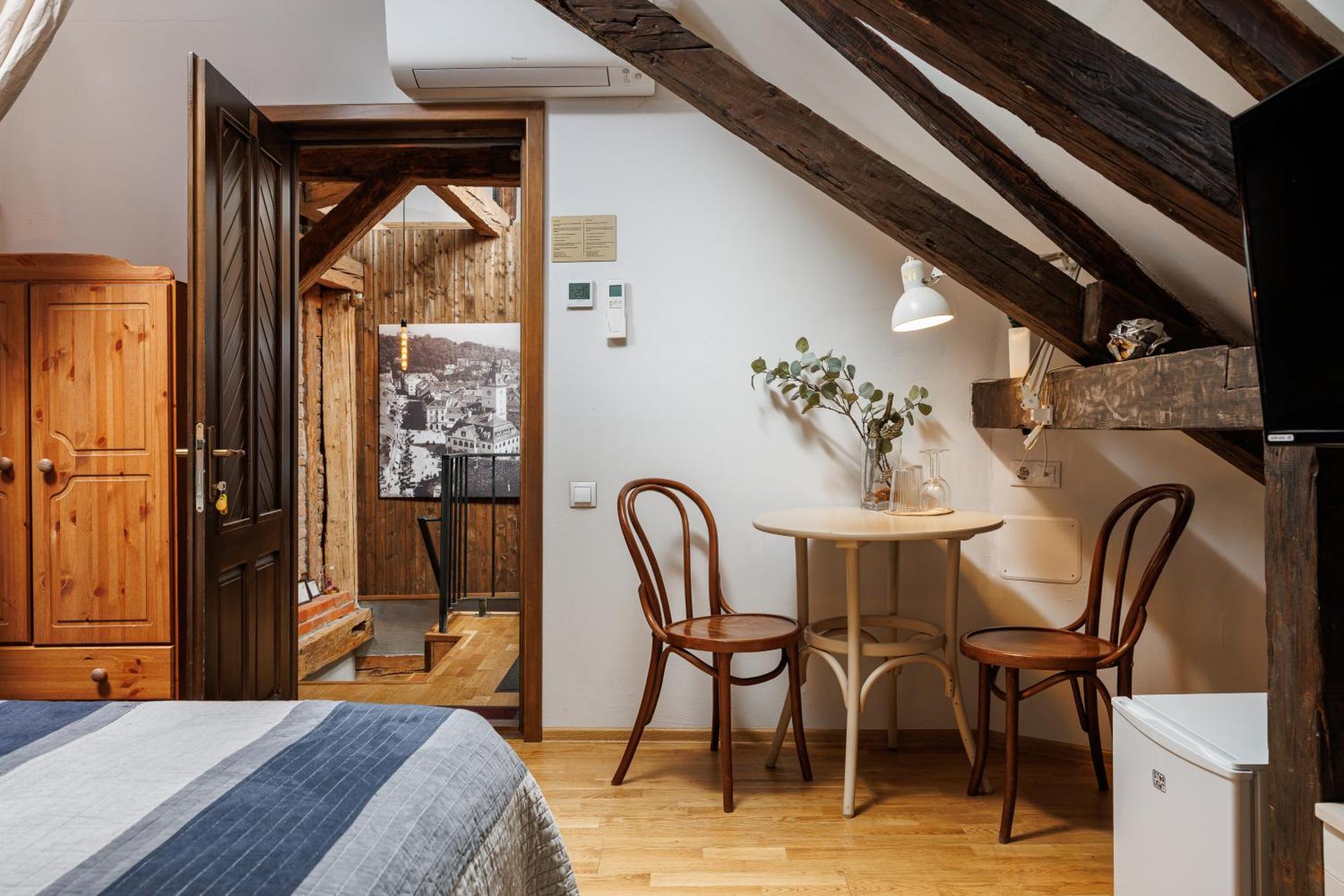 Wood House Republicii Hotel Брашов Екстериор снимка