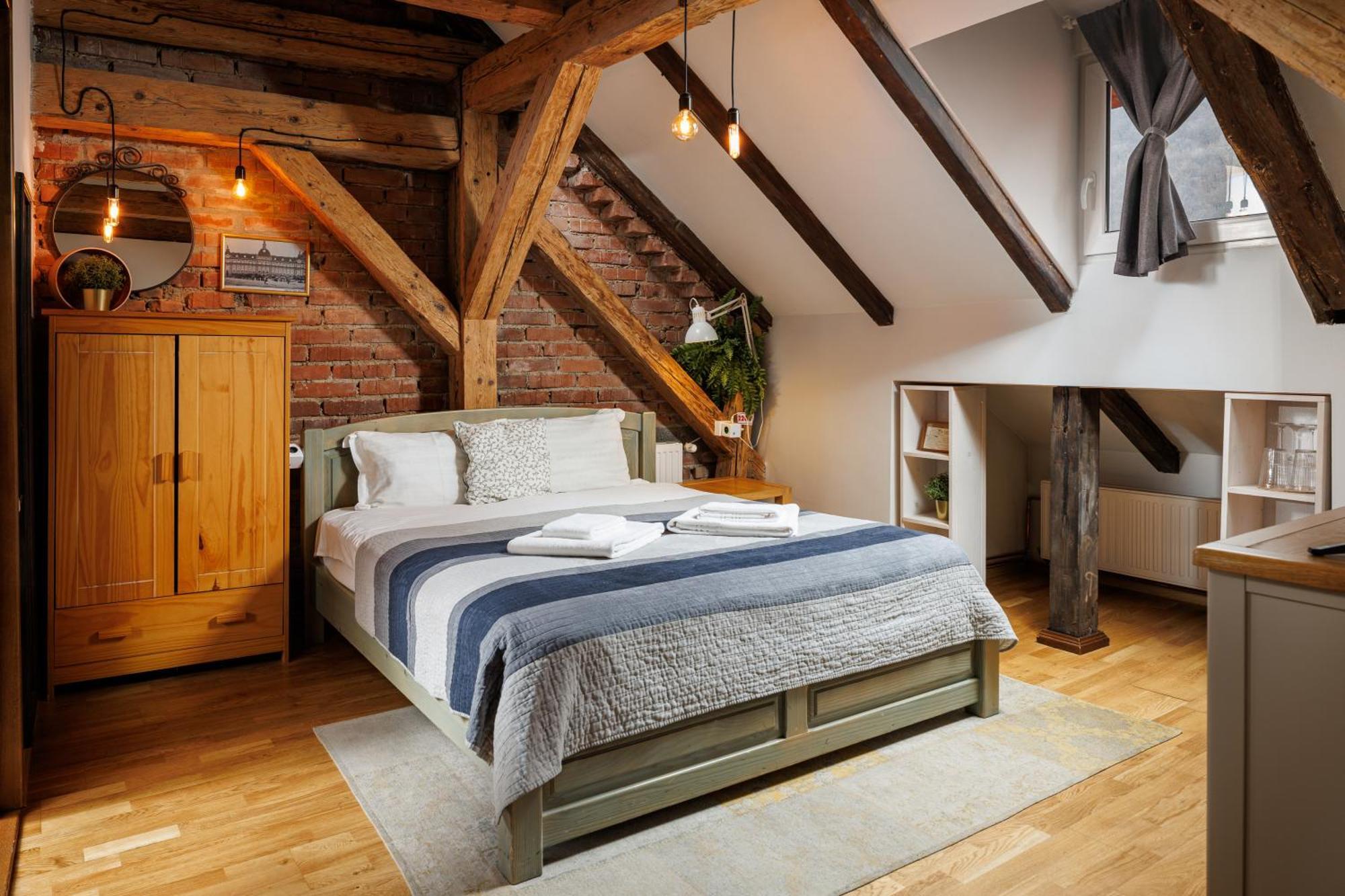 Wood House Republicii Hotel Брашов Екстериор снимка