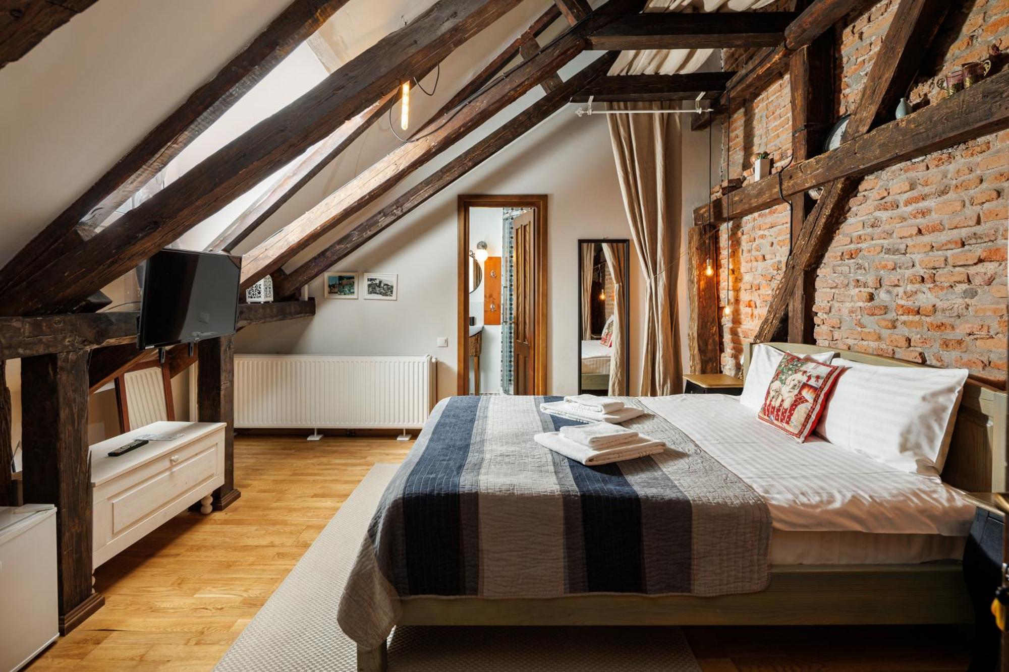 Wood House Republicii Hotel Брашов Екстериор снимка