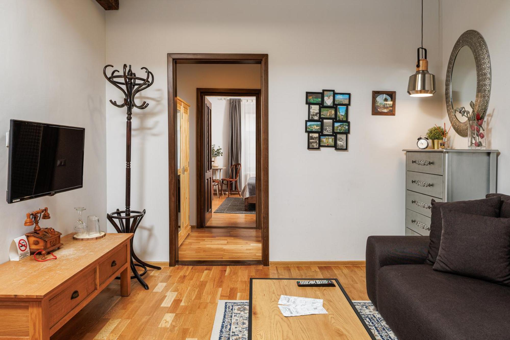 Wood House Republicii Hotel Брашов Екстериор снимка