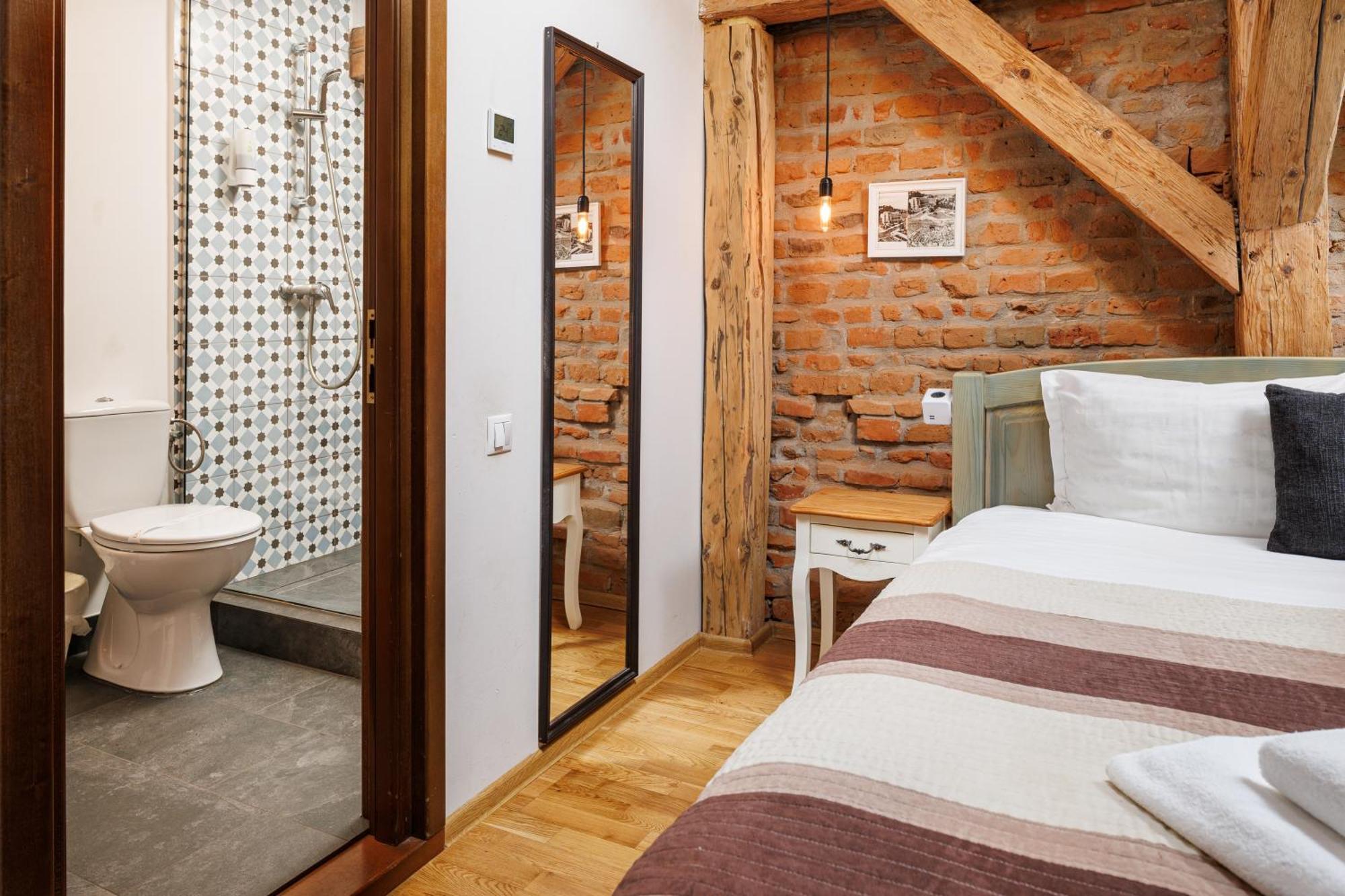 Wood House Republicii Hotel Брашов Екстериор снимка