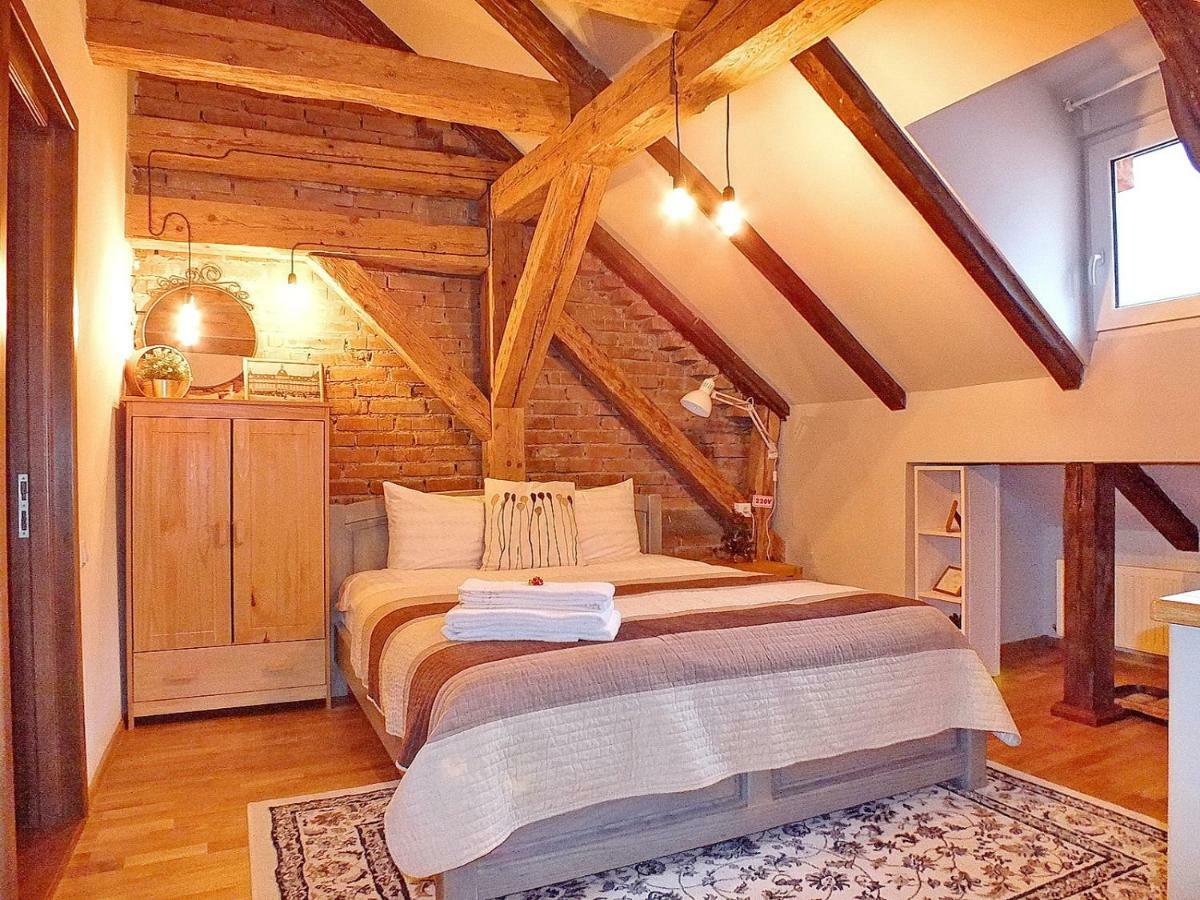 Wood House Republicii Hotel Брашов Екстериор снимка