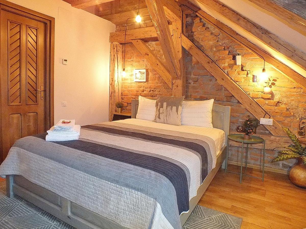 Wood House Republicii Hotel Брашов Екстериор снимка